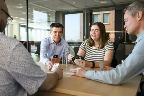 CIMSOLUTIONS collega's plannen hun sprint door middel van scrum poker